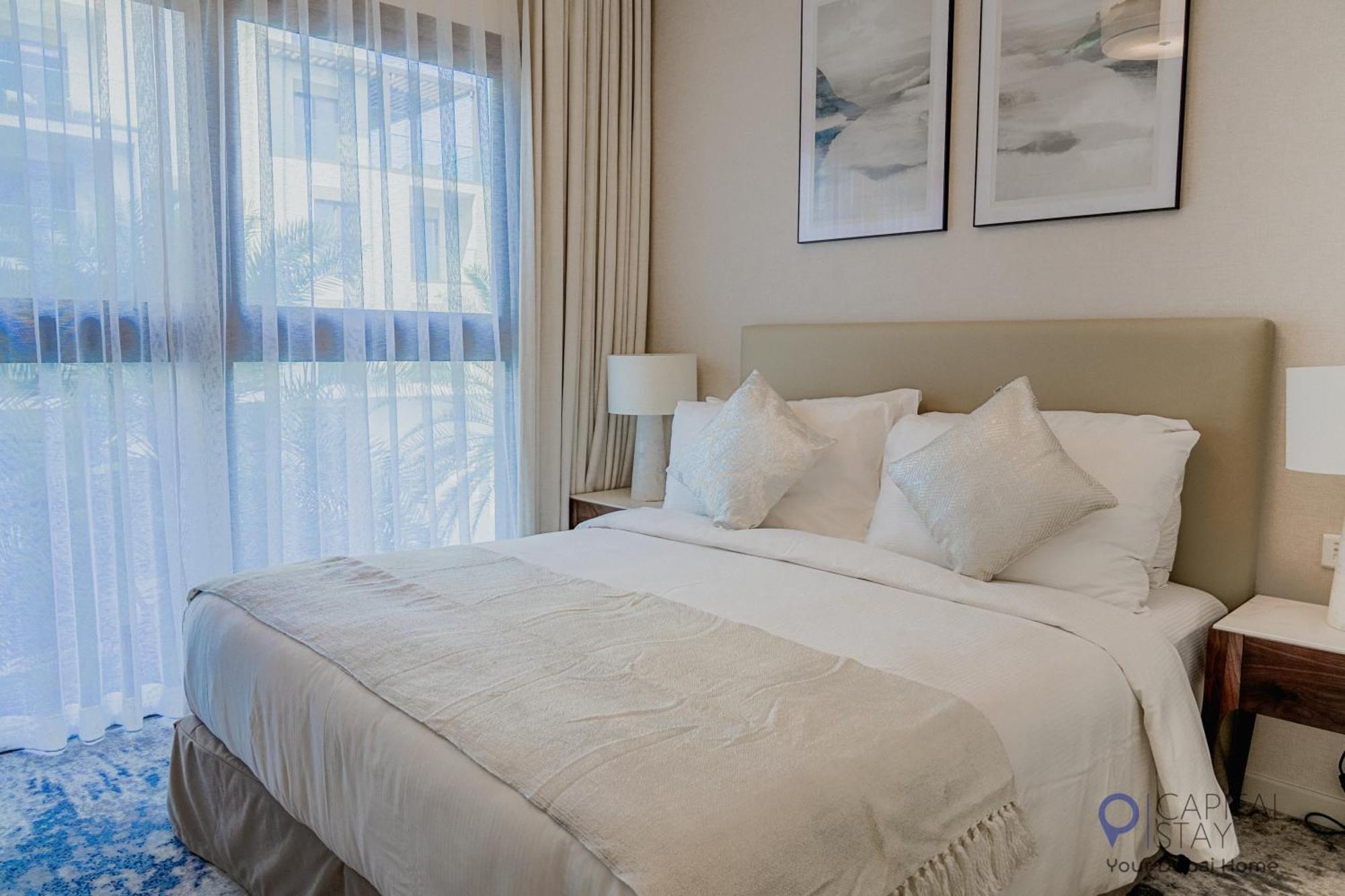 Capital Stay- Private Two Bed - The Address Residences * Fujairah