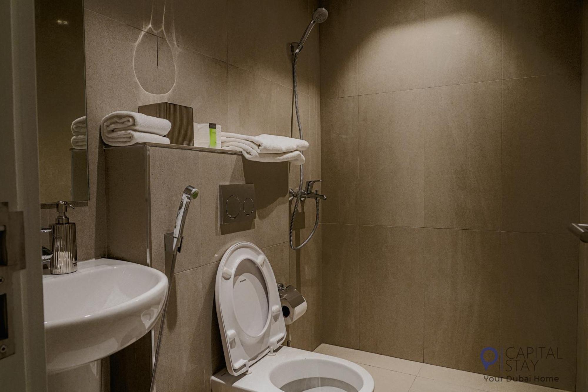 Capital Stay- Private Two Bed - The Address Residences Fujairah