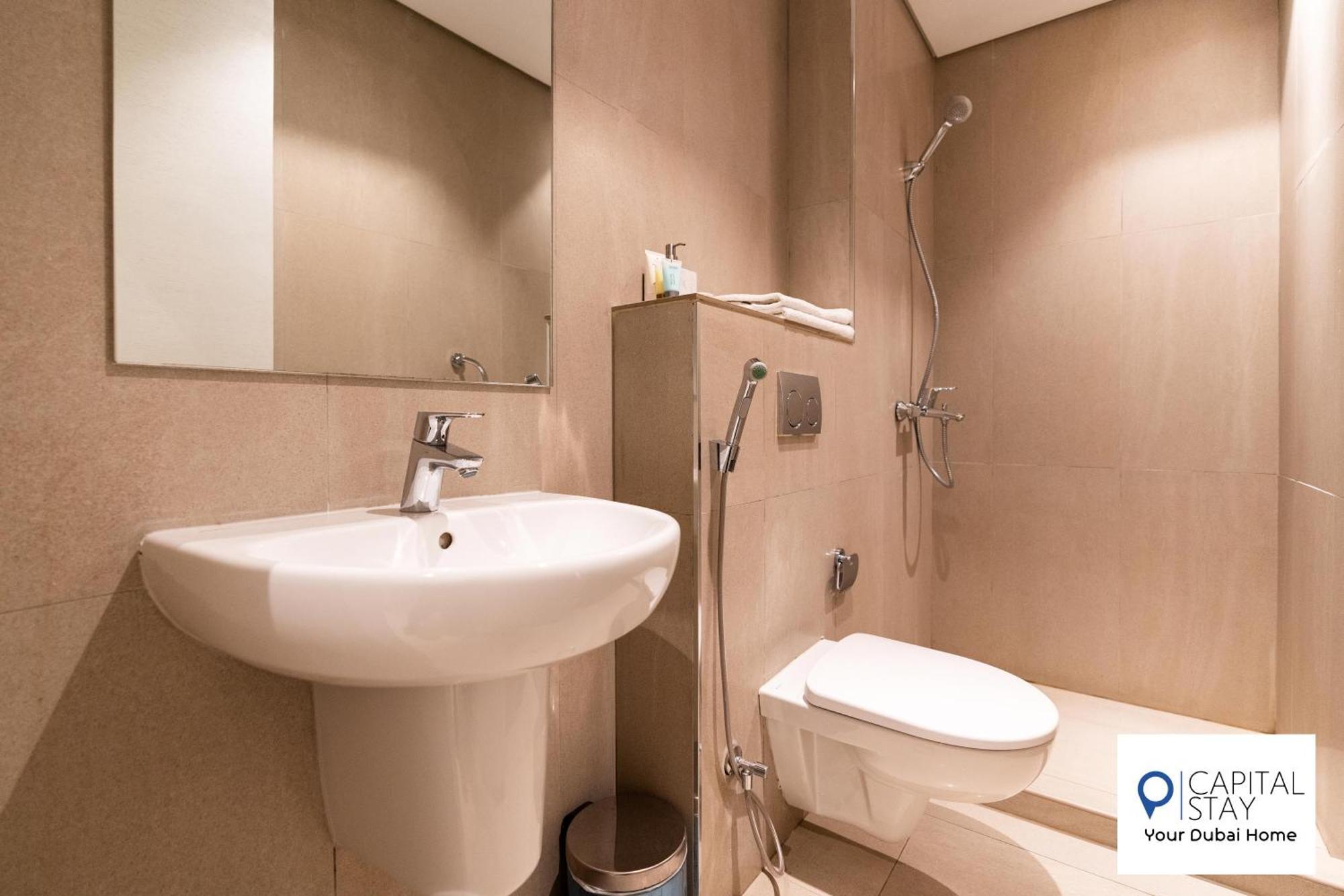Apartment Capital Stay- Private Two Bed - The Address Residences Fujairah